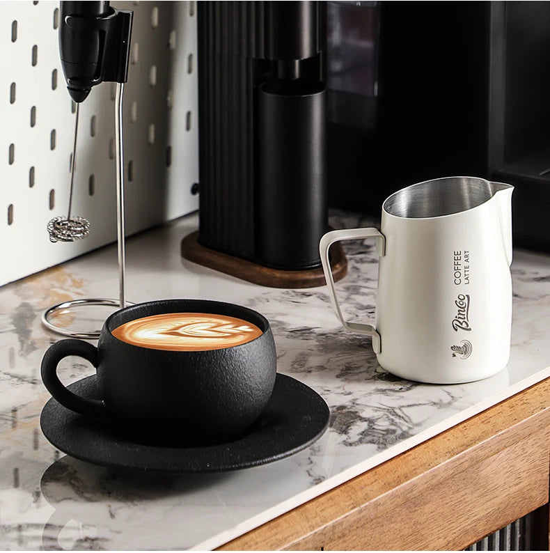 BINCOO Milk Frothing Pitcher 420ml Milk Frother Cup Espresso Steaming Pitcher Stainless Steel Milk Frother Jug Home Barista Tool